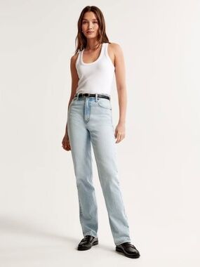 Abercrombie Ultra High Rise 90s Straight Jeans (Light Wash)
